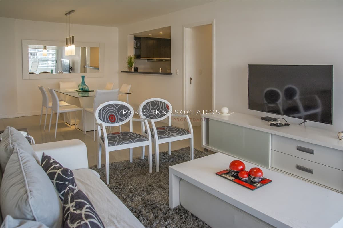 Apartamento en venta de 3 dormitorios en Forest Tower , Punta del este