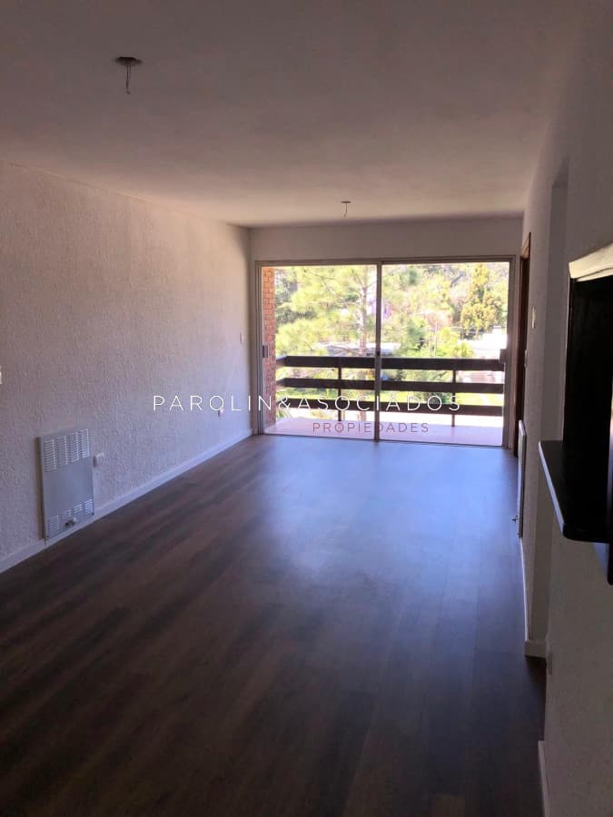 Vende apartamento de 3 dormitorios en Playa Mansa, Punta del Este