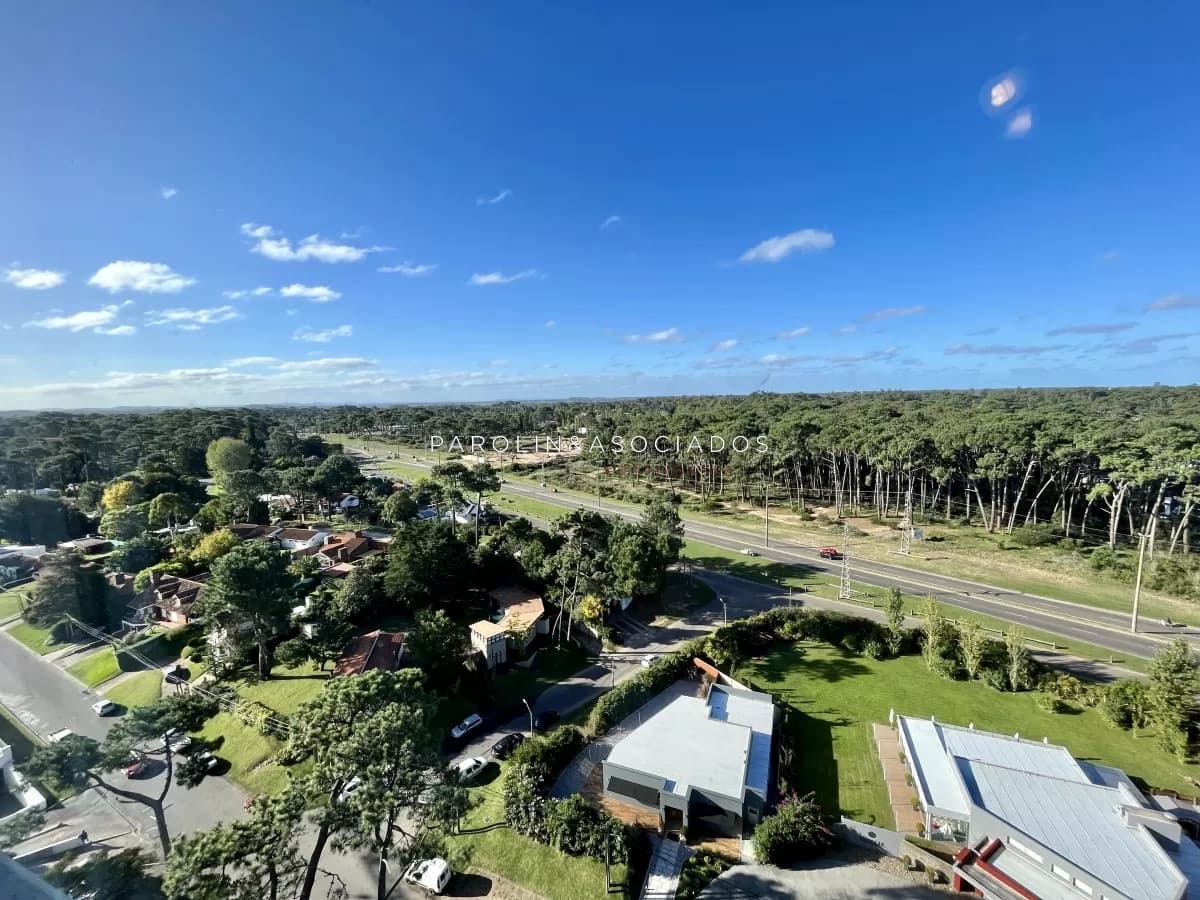 Apartamento en venta de 3 dormitorios en edificio Roosevelt Center, Punta del Este.