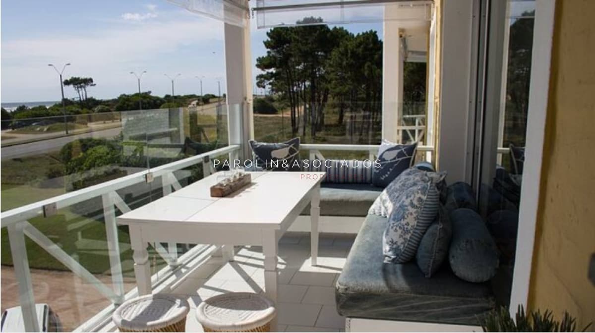 Apartamento de 2 dormitorios a la venta en Rincón del Indio, Punta del Este.