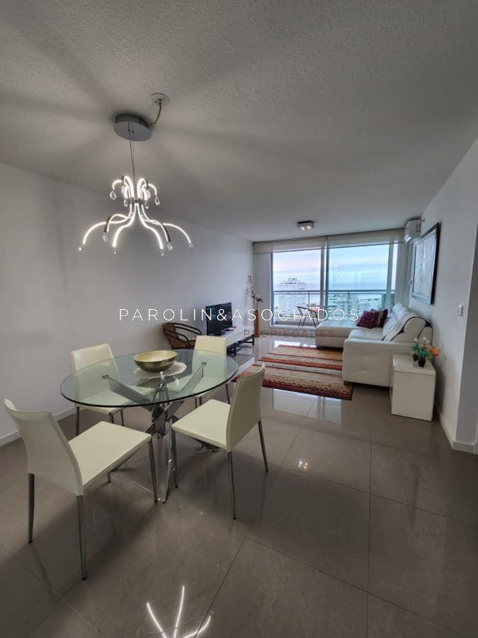 Apartamento en venta de 1 dormitorio con vista al mar en torre One II, Punta del Este.