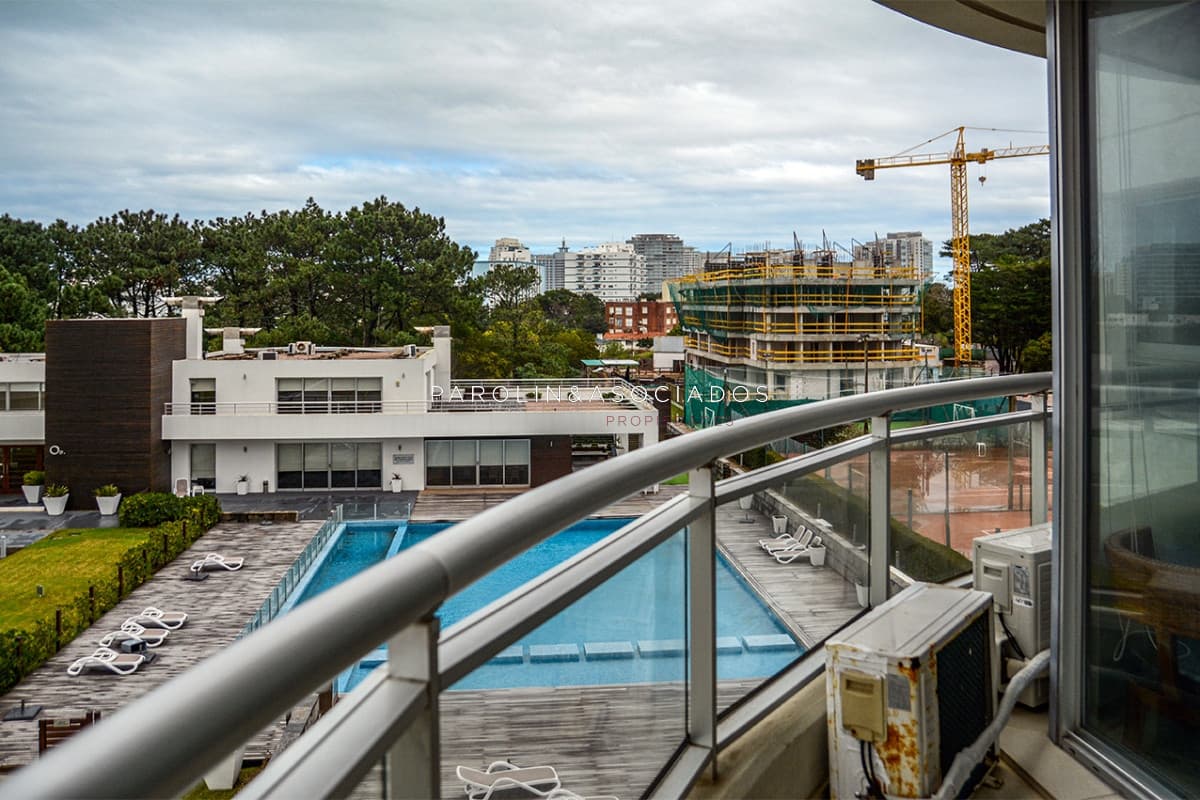 Apartamento de 3 dormitorios en venta en Ocean Drive, Punta del Este.