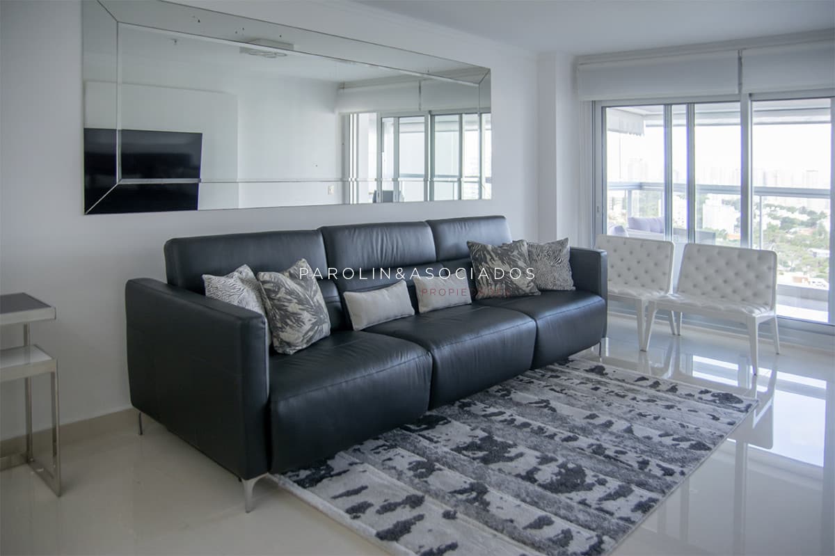 Vende apto de 2 dormitorios en Miami Boulevard ! Punta del este
