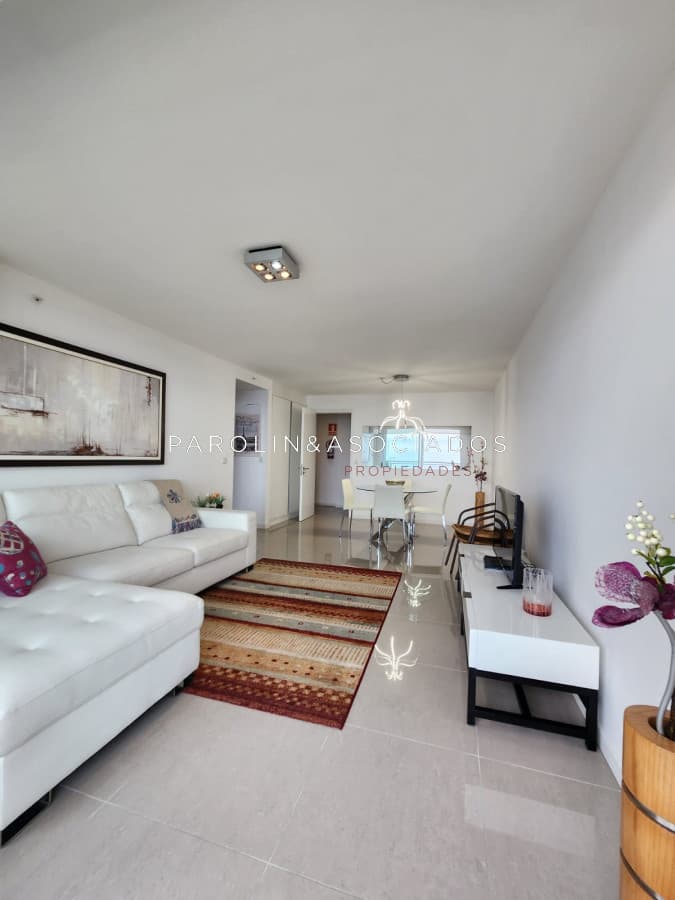 Apartamento en venta de 1 dormitorio con vista al mar en torre One II, Punta del Este.