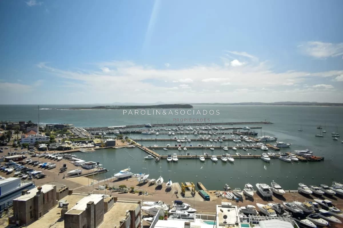Departamento de 3 dormitorios + dep. en venta en Edif. Fontemar, vista al Puerto