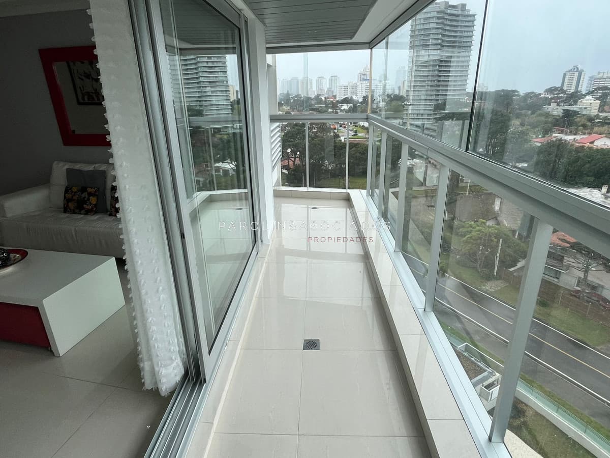 Apartamento en venta de 2 dormitorios en Miami Boulevard Tower, Punta del Este.