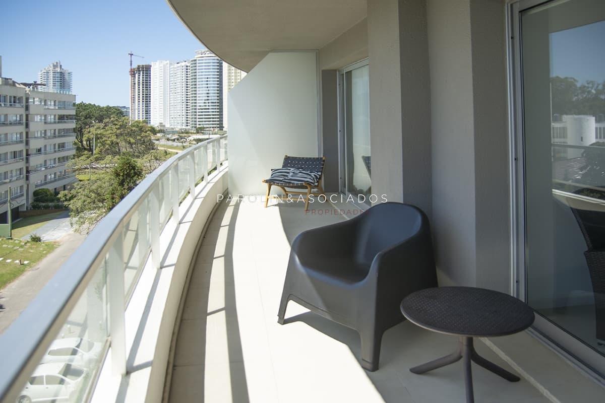 Apartamento de 1 dormitorio en venta en Aidy Grill, Punta del Este.