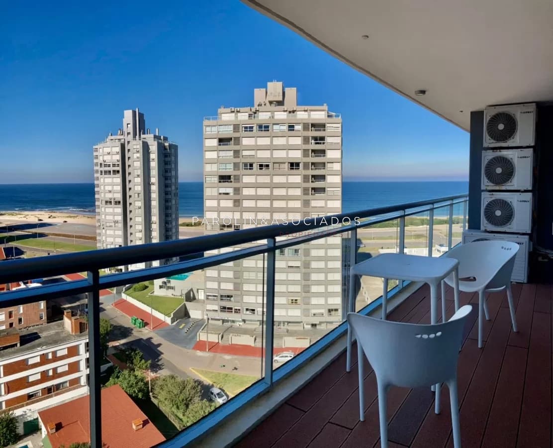 Apartamento de 3 dormitorios en venta, Torre Onix , Playa Brava