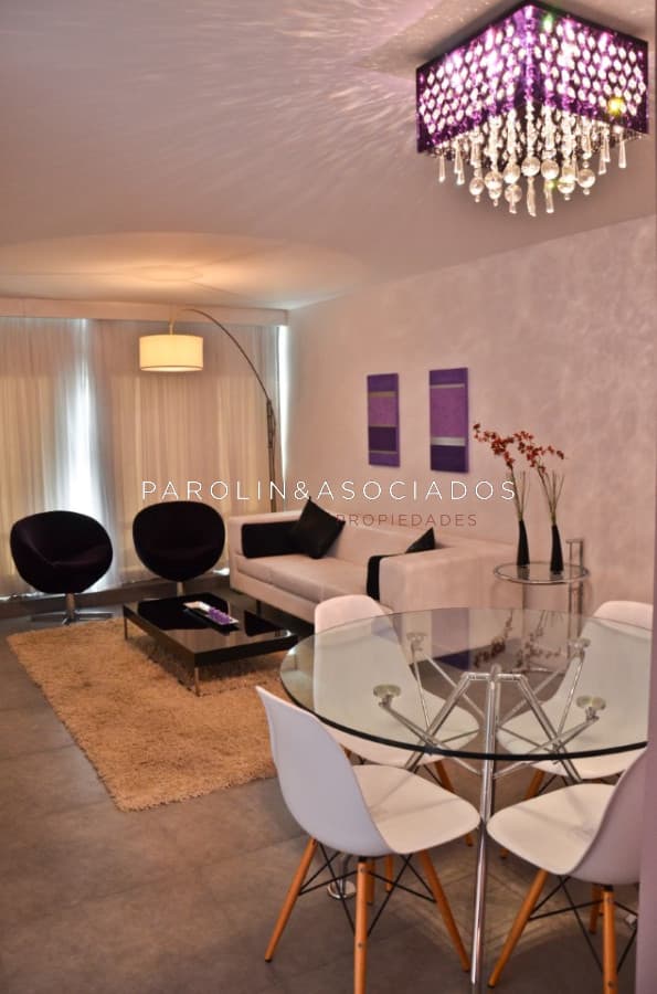 En venta apartamento iluminado de 1 dormitorio y medio en Roosevelt, Punta del Este.