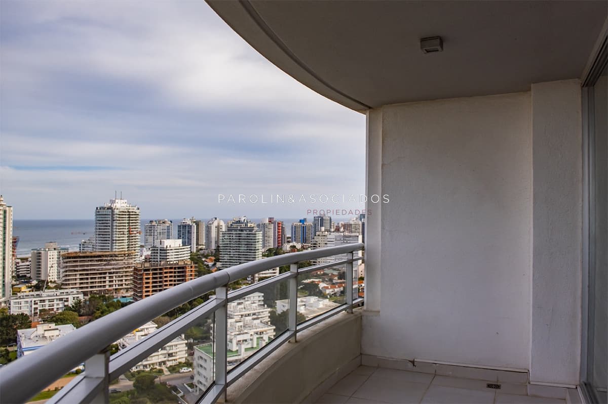 Se vende apartamento en ocean drive II de 3 dormitorios, Punta del Este.