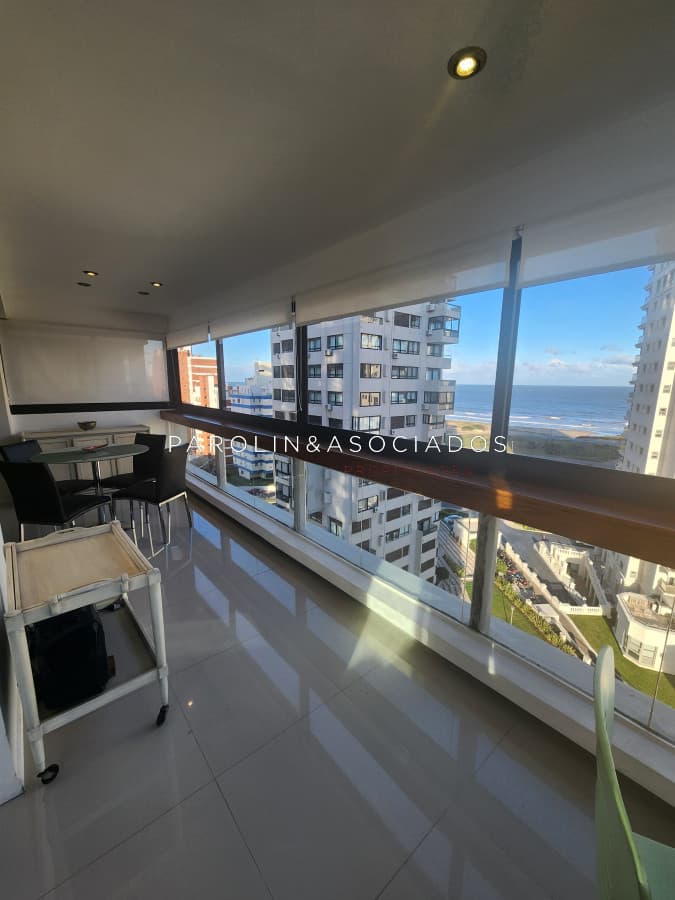 Vende apartamento en Brava, Punta del Este de 2 dormitorios.