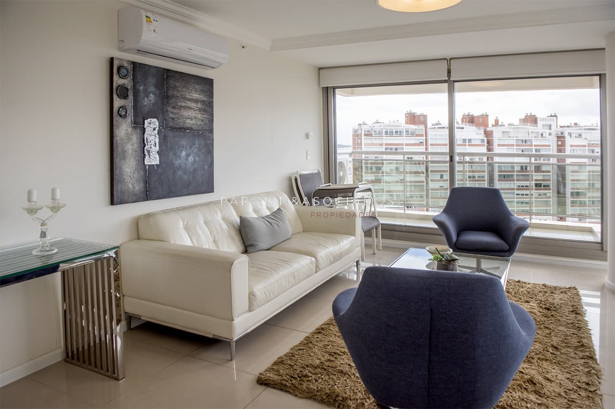 Increíble apartamento excelente vista al mar en torre Imperiale III, Punta del Este.