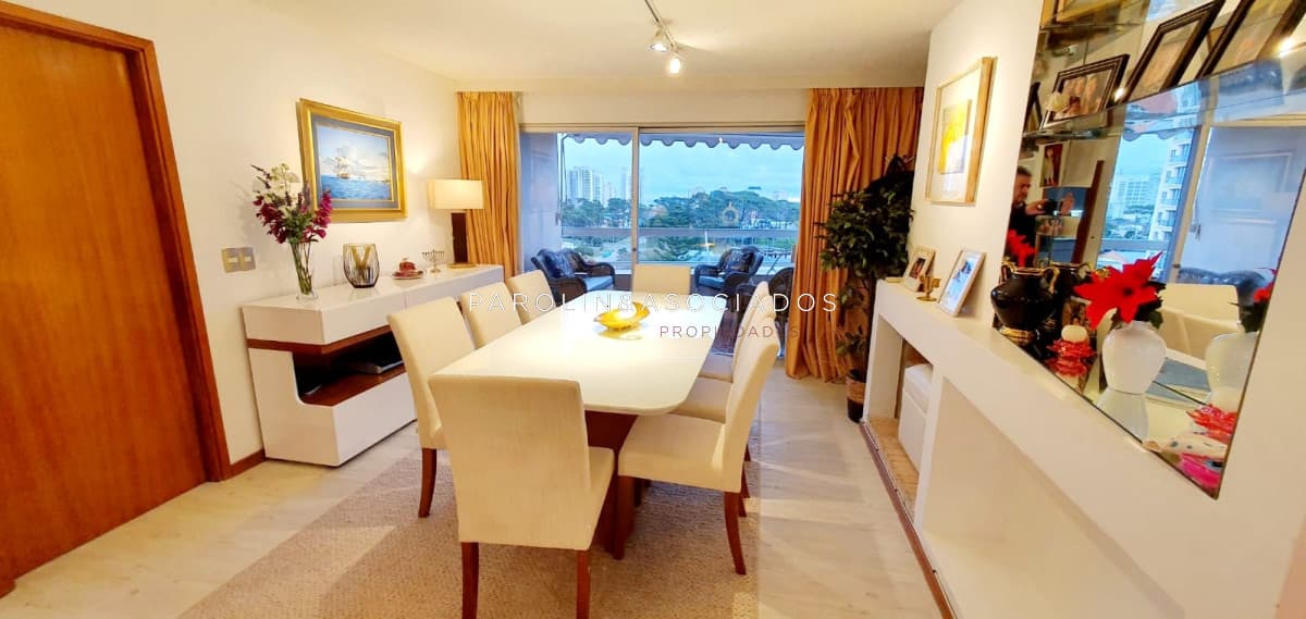 Hermoso apartamento en venta con agradable vista en Punta del Este.