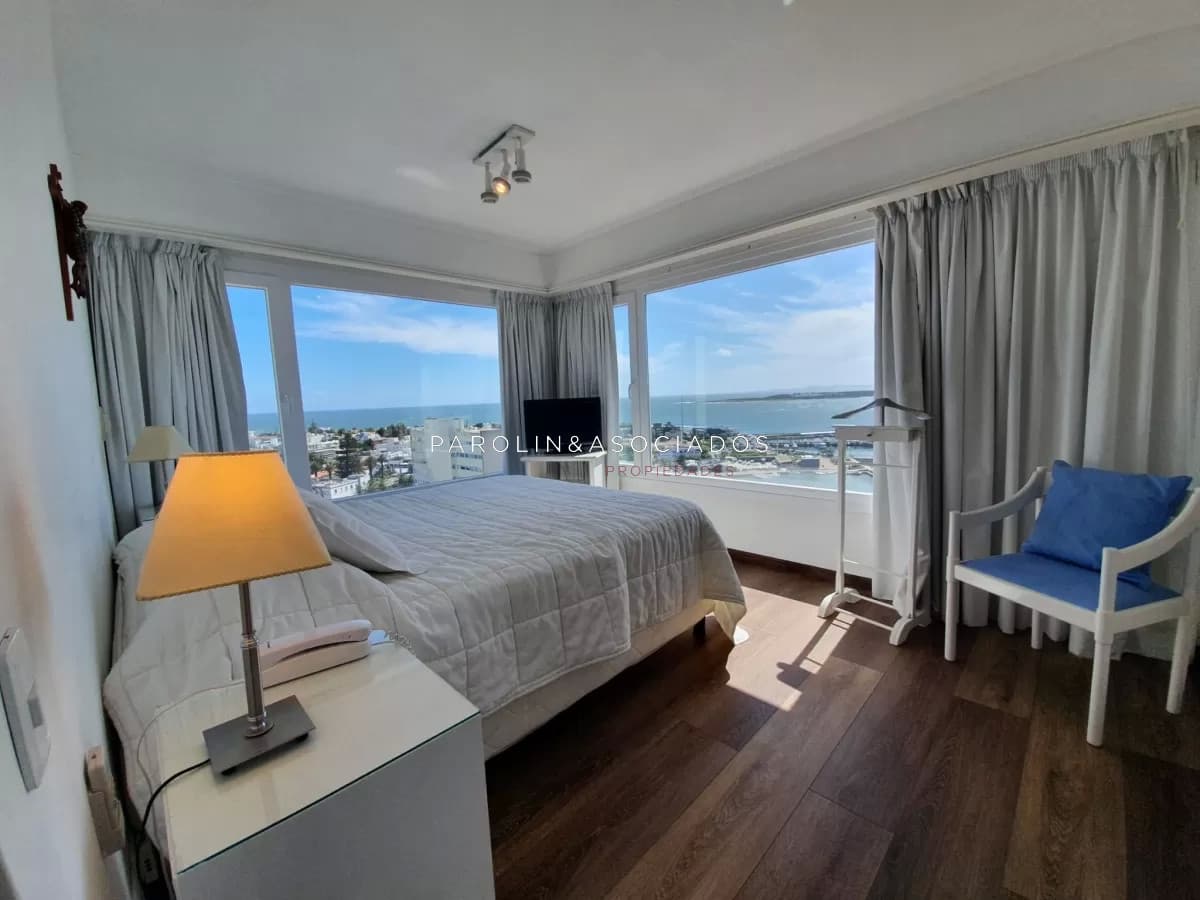 Departamento de 3 dormitorios + dep. en venta en Edif. Fontemar, vista al Puerto