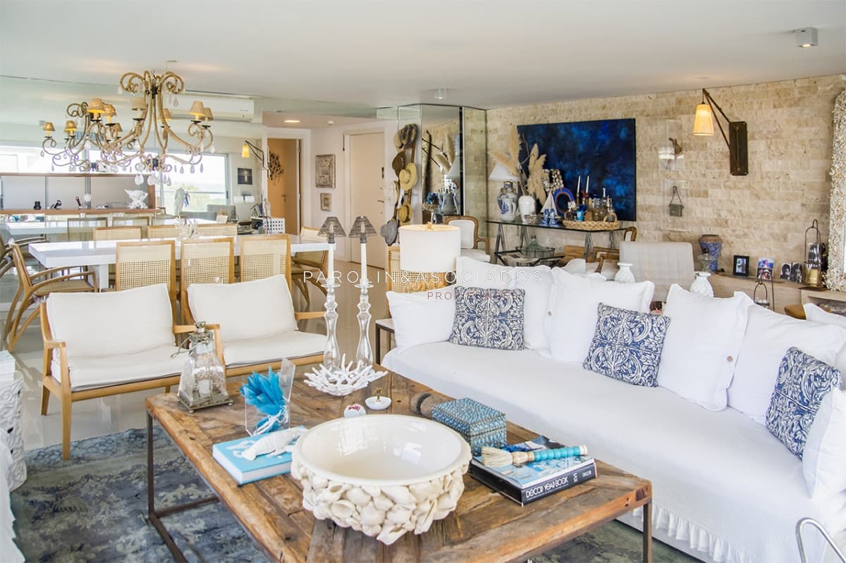 Venta de apartamento con 3 dormitorios en Brava, Punta del Este.
