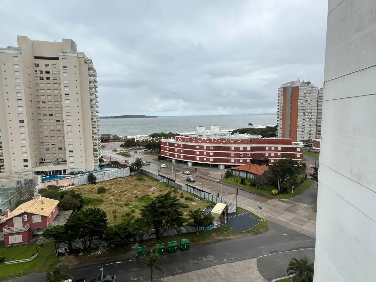 Apartamento en venta de 2 dormitorios en Miami Boulevard Tower, Punta del Este.