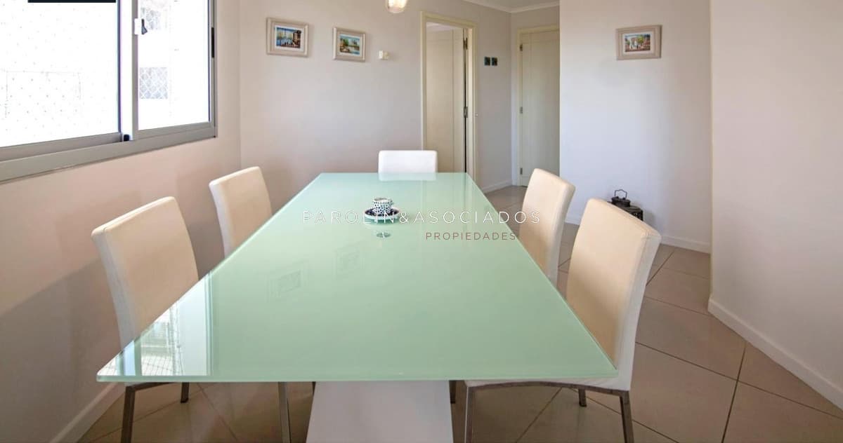 Lindo apartamento en venta de 2 dormitorios en Ocean Drive, Punta del Este.