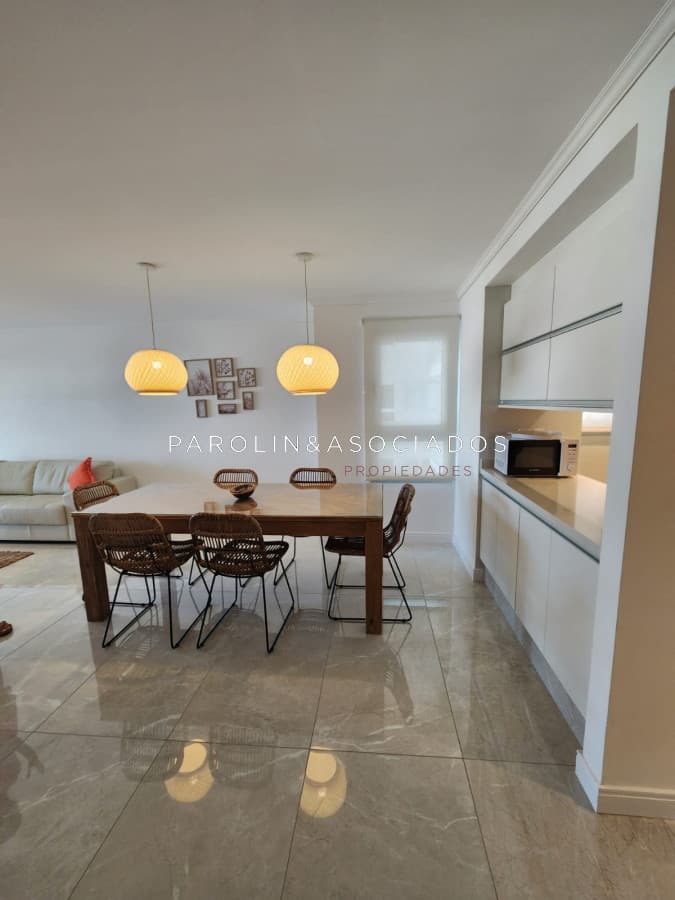 Apartamento en venta de 2 dormitorios en Miami Boulevard, Punta del Este.