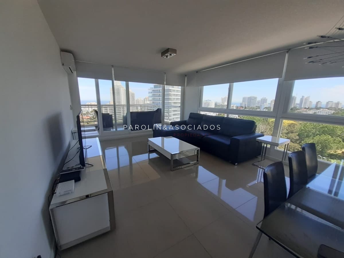 Apartamento en venta en Torre One a metros de Playa Brava, Punta del Este.