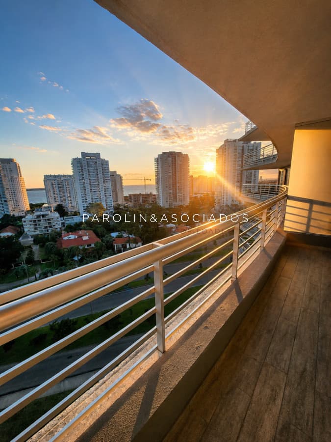 En venta apartamento de 2 dormitorios, en Mansa Punta del Este