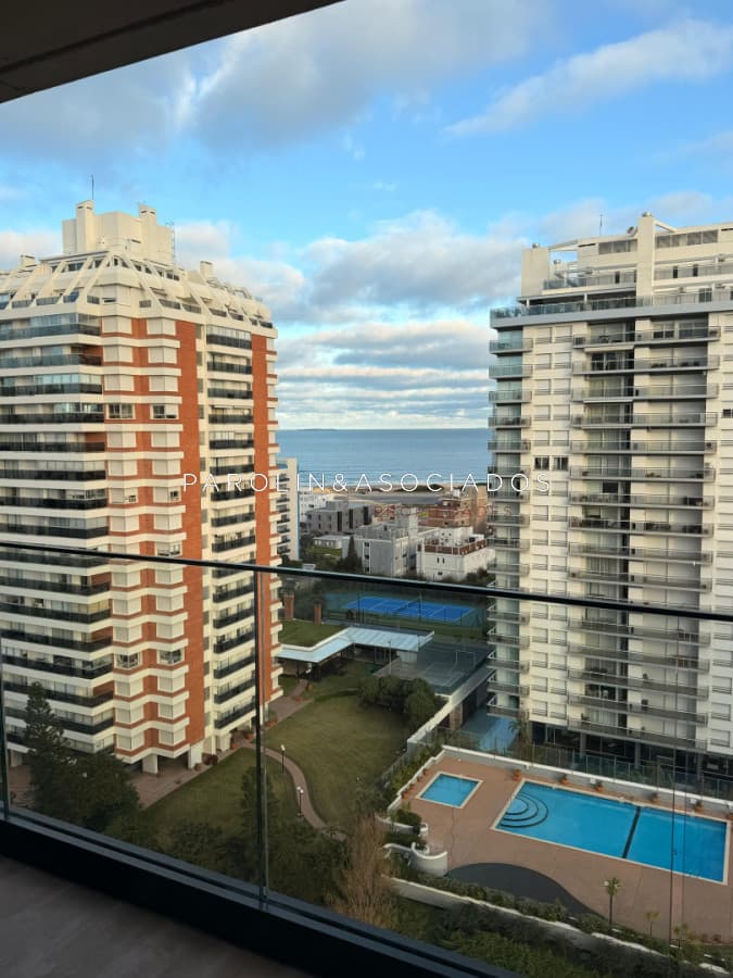 En venta apartamento de 2 dormitorios,  con agradable vista en Mansa, Punta del Este