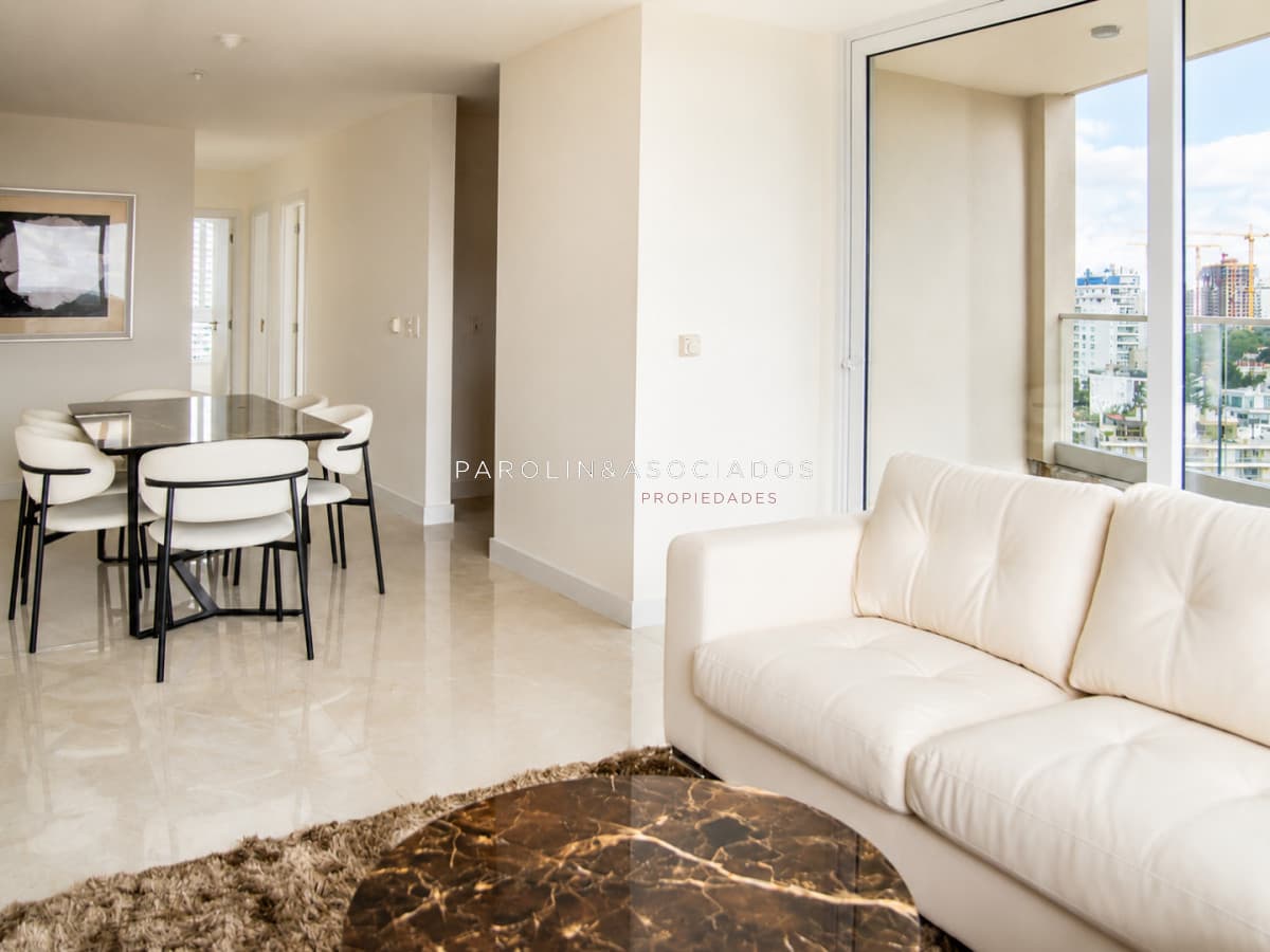 Vende apartamento de 3 dormitorios en Punta del Este
