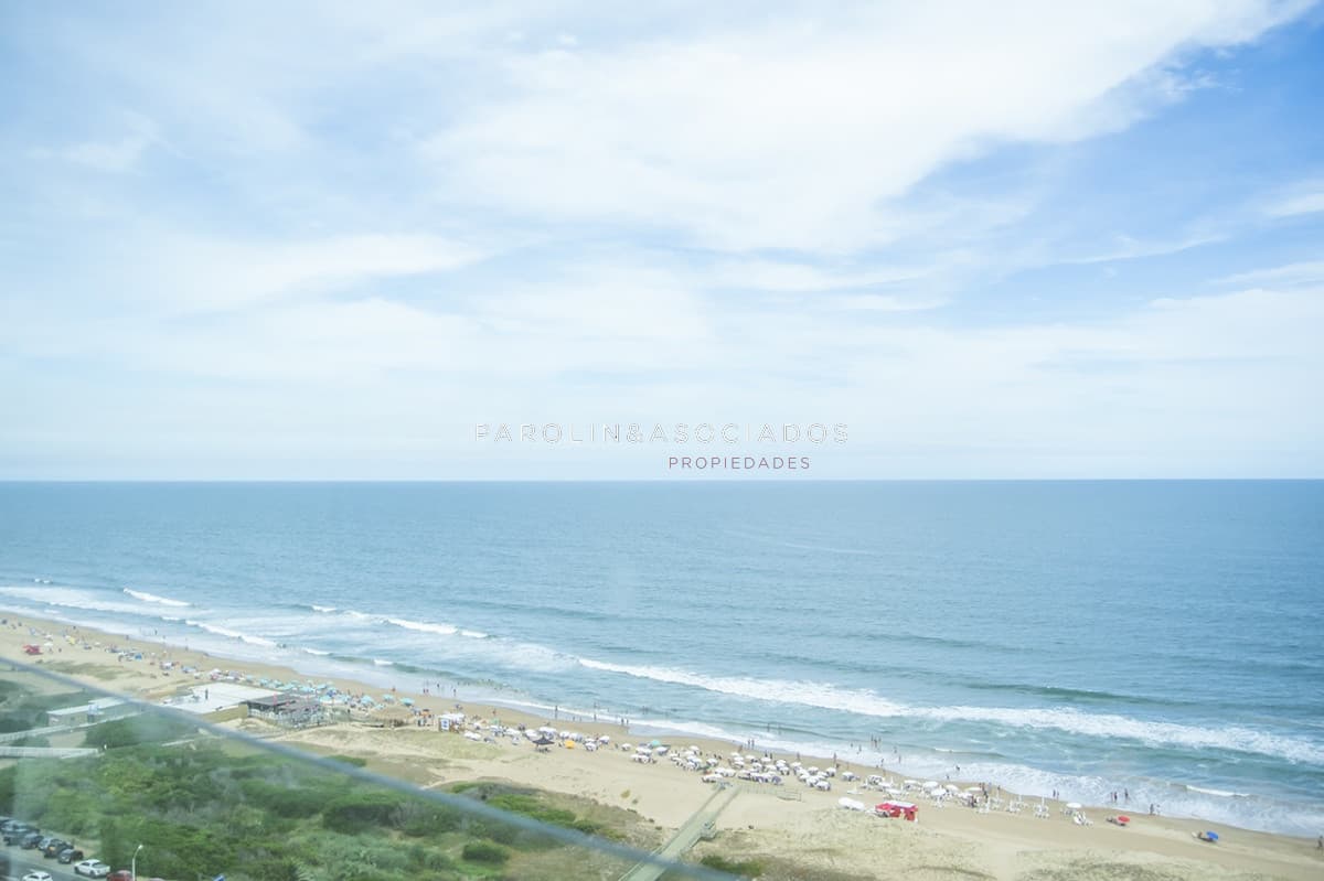 Apartamento en venta de 3 dormitorios en Tiburón, Playa Brava Punta del Este.