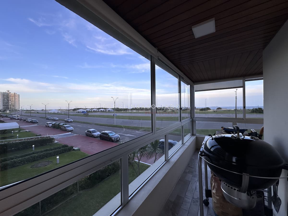 Vende apartamento de 3 dormitorios en Playa Brava, Punta del Este
