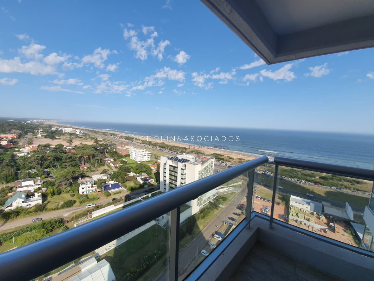 Hermoso apartamento en venta en Look Tower, Punta del Este.