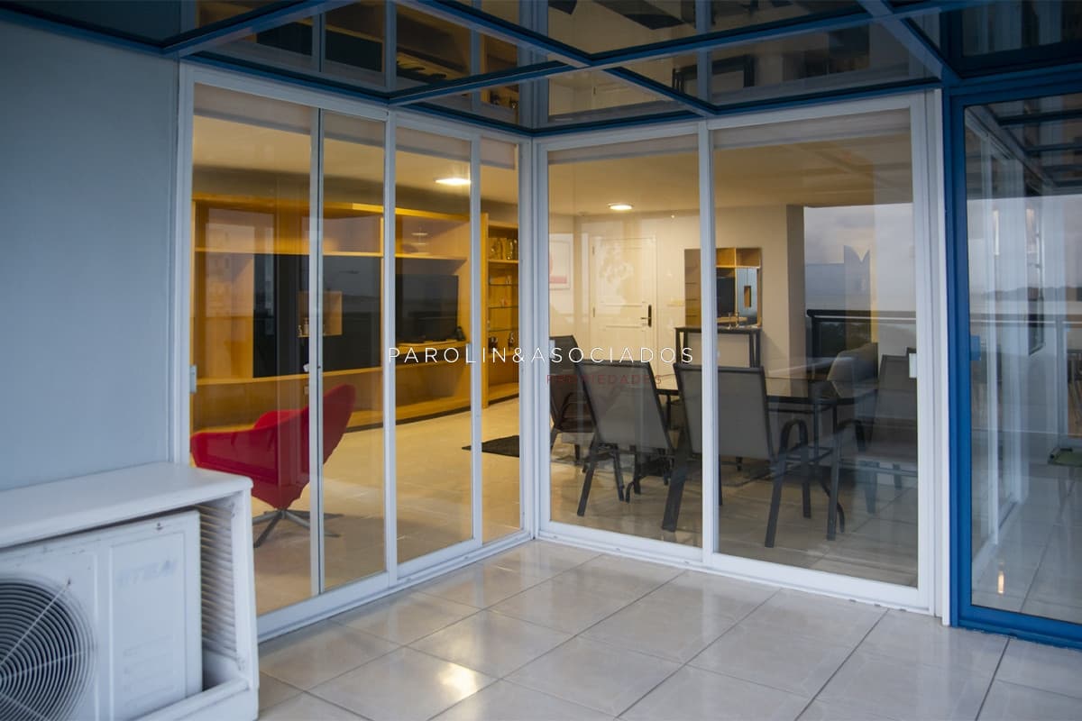 Apartamento en venta de 3 dormitorios en Beverly Tower, Punta del Este.