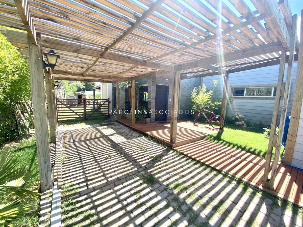 Venta de casa en barrio privado la residence, 4 dormitorios en Punta del Este .