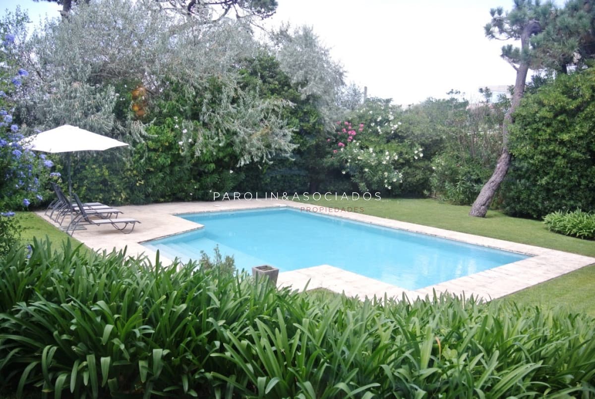 Casa en venta de 5 dormitorios a metros del mar