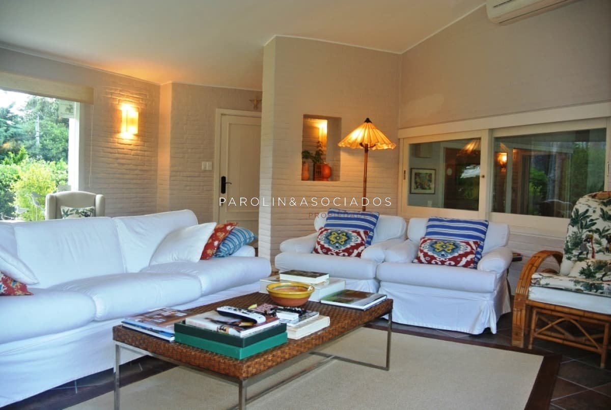 Casa en venta de 5 dormitorios a metros del mar
