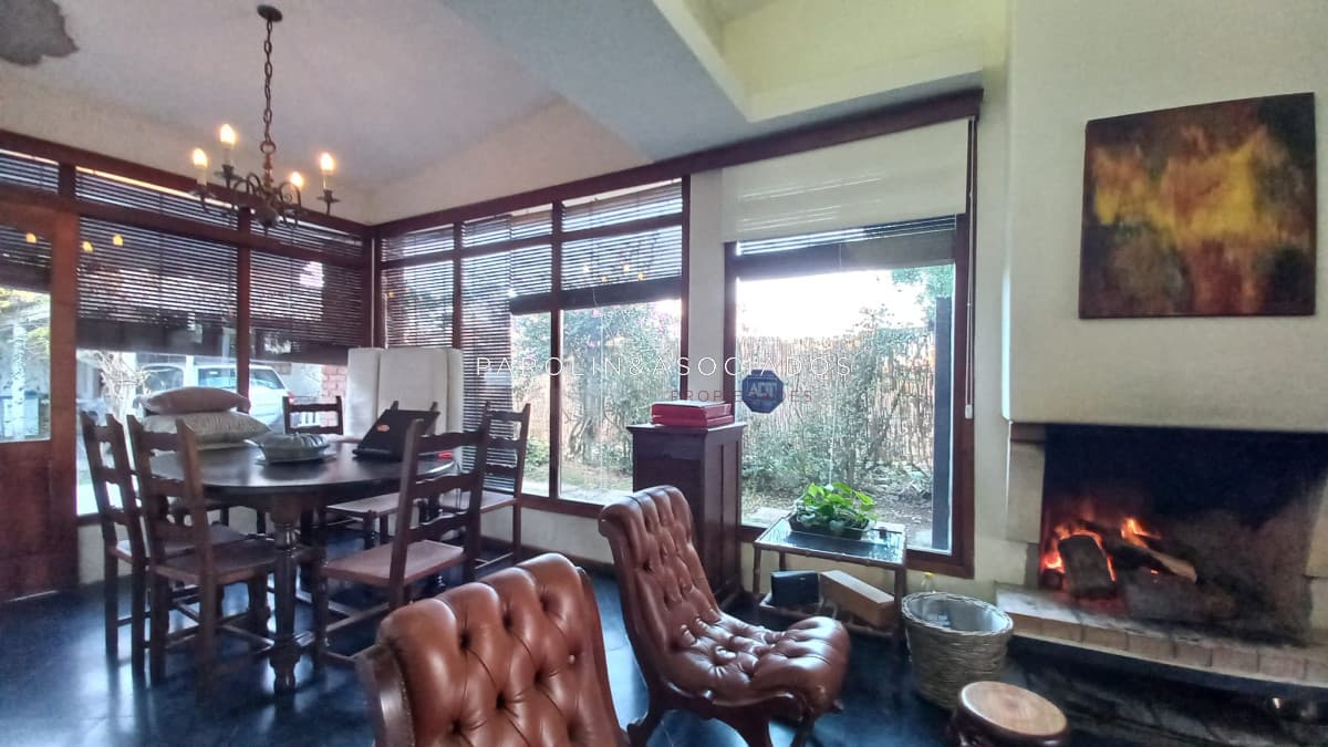 Casa en venta de 3 dormitorios + dependencia en parada 4 de Playa Mansa, Punta del Este.