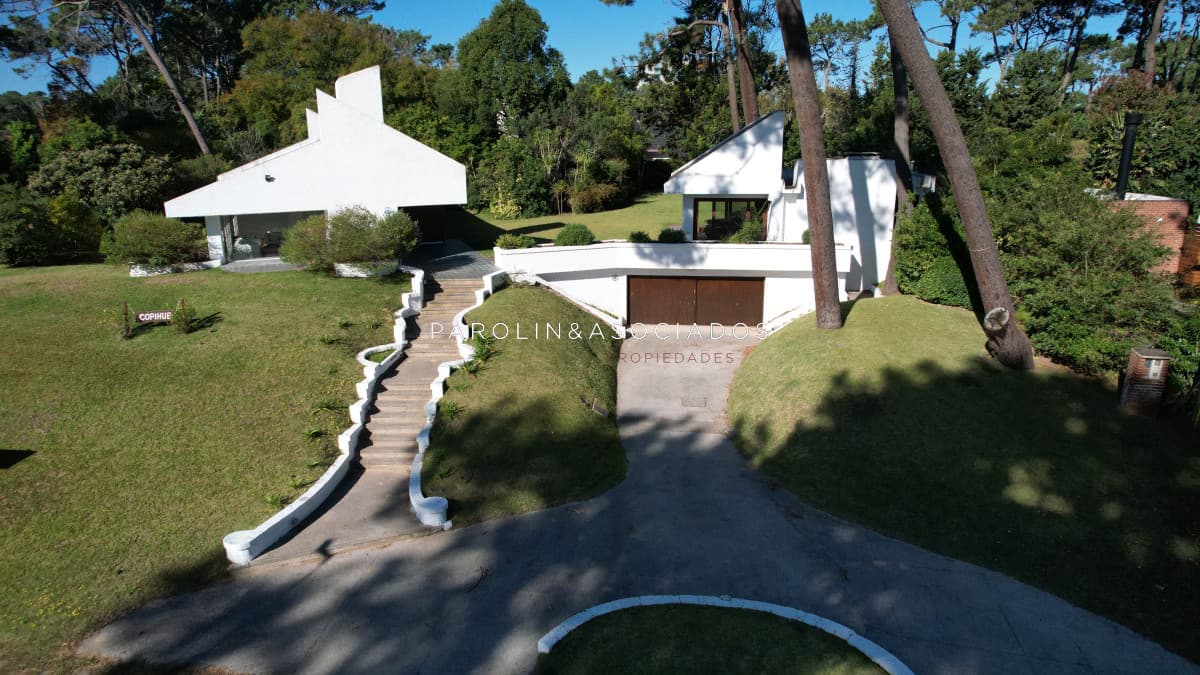 Casa en venta en Lugano, Punta del este, 3 dormitorios y dependencia