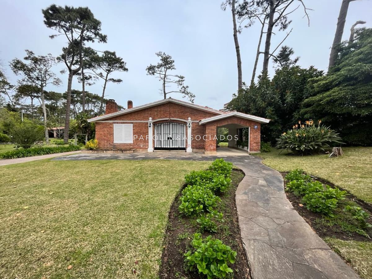 Casa en venta, playa Mansa-Punta del Este.