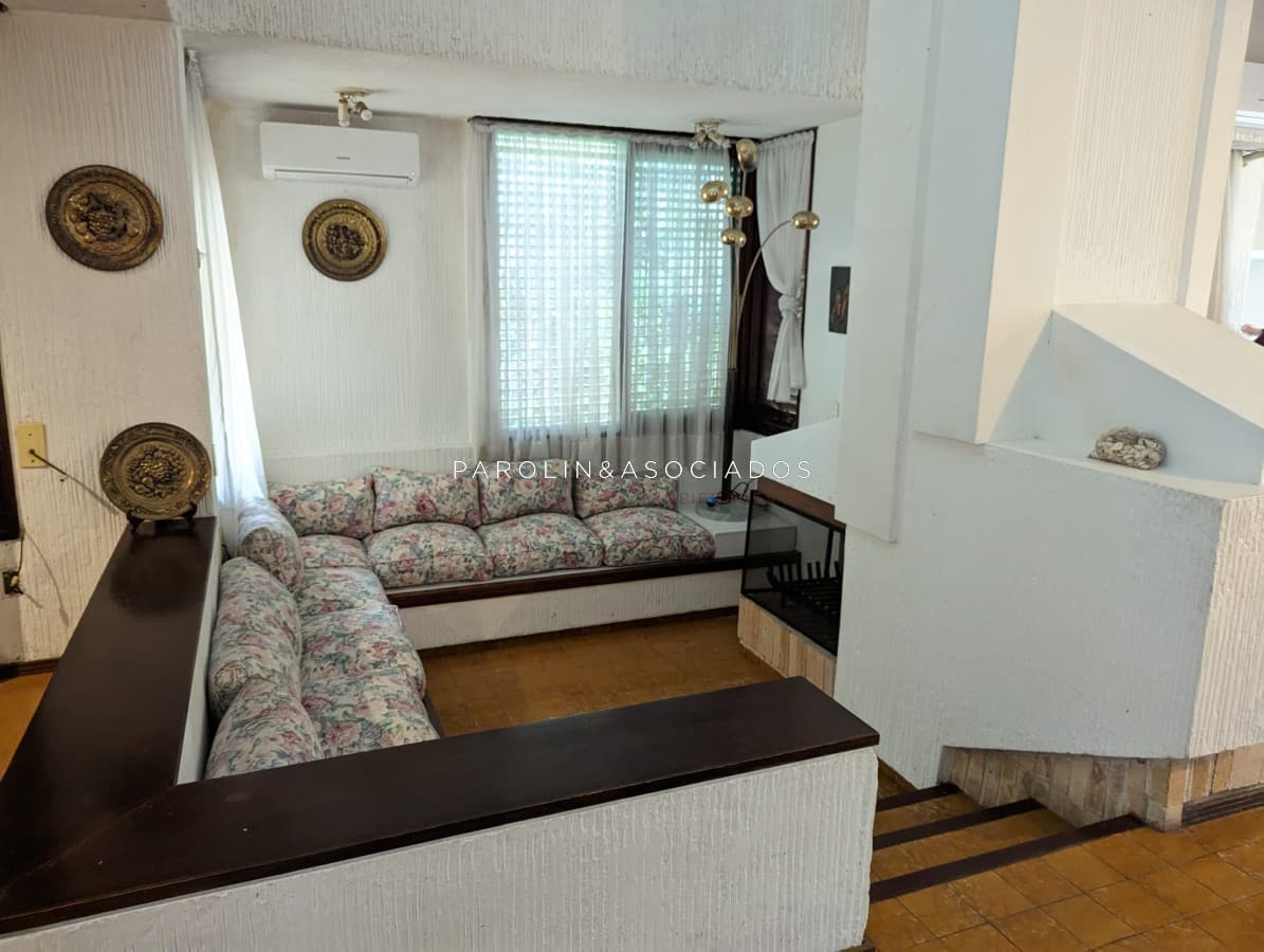 Hermosa y amplia casa en venta en Mansa, Punta del Este.
