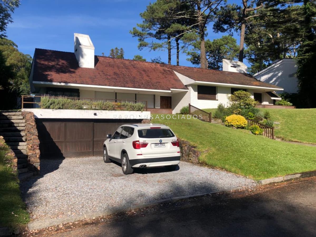 Espectacular Chalet en venta en Country, Punta del Este.