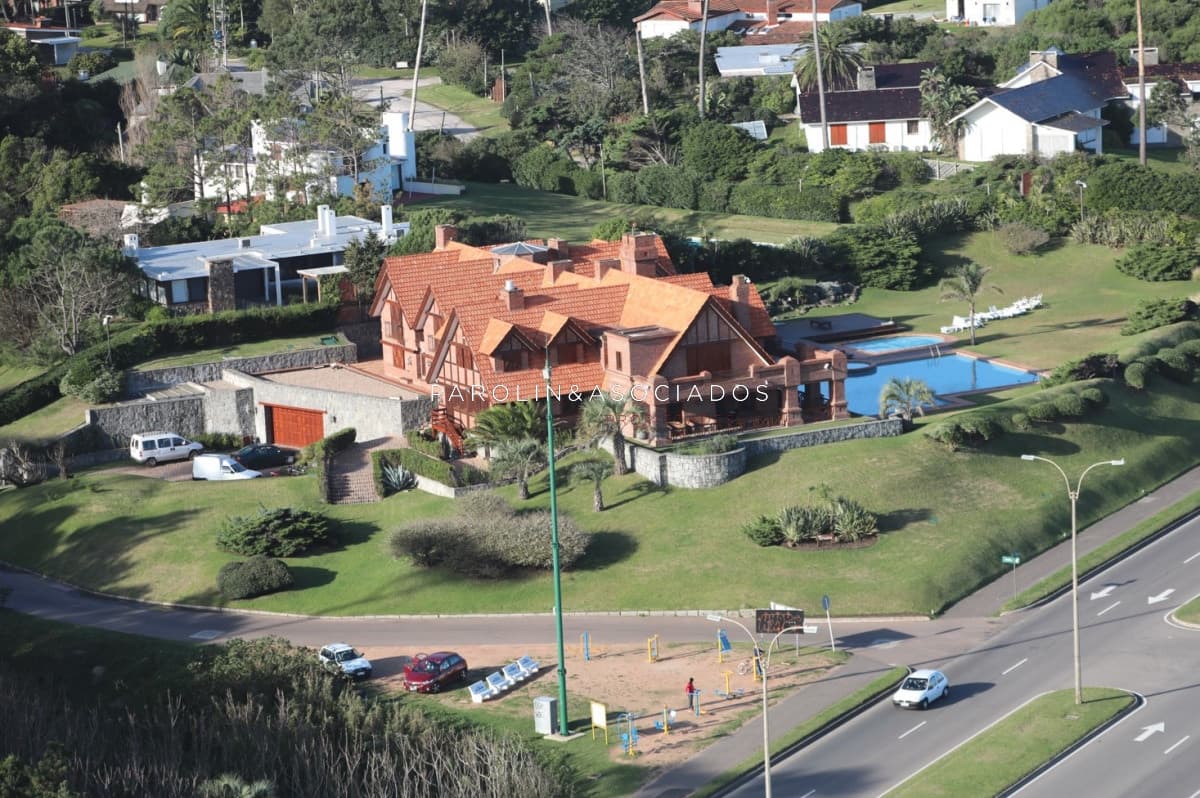 Casa de 7 dormitorios en venta, Pinares Punta del Este