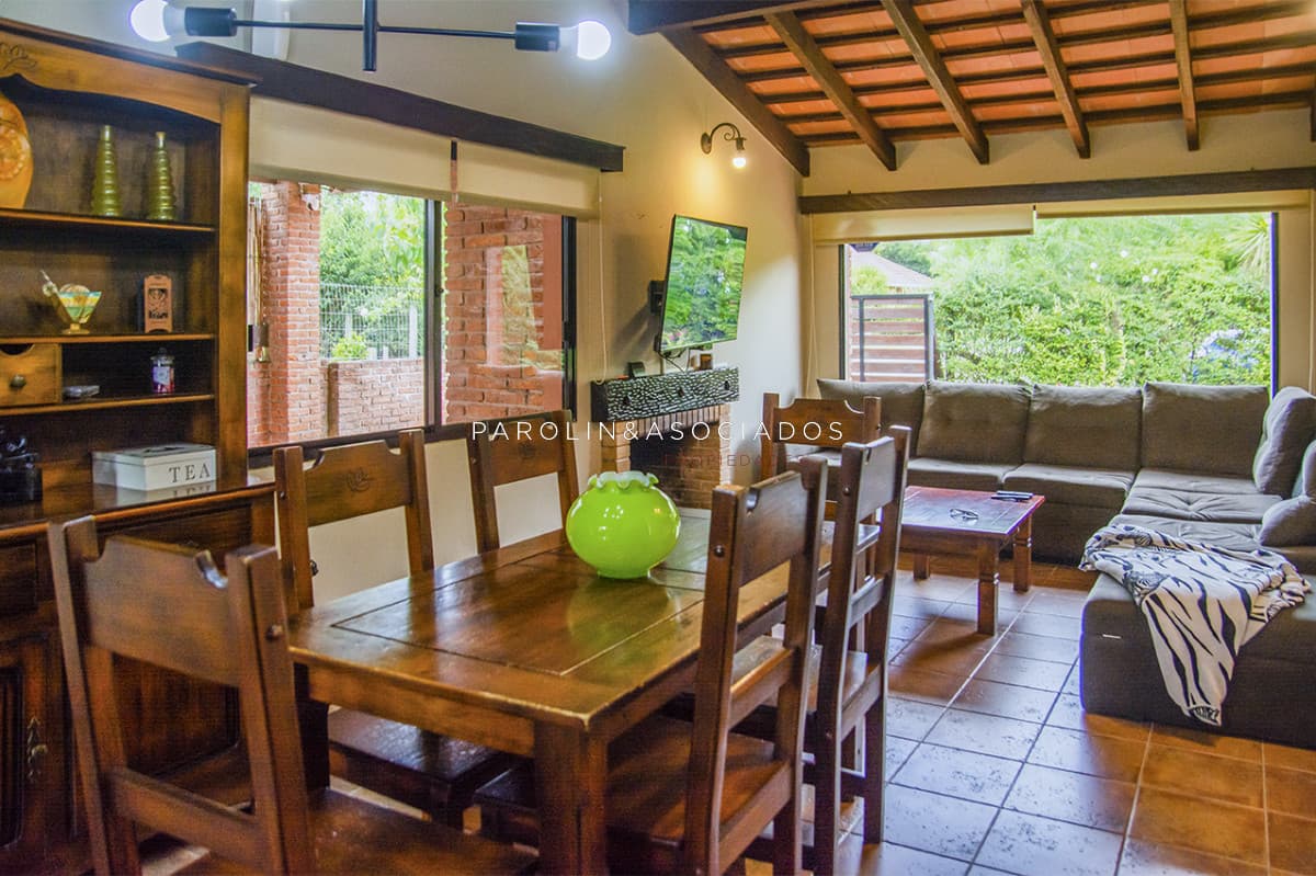En venta casa de 3 Dormitorios en Jardines de Córdoba con Barbacoa