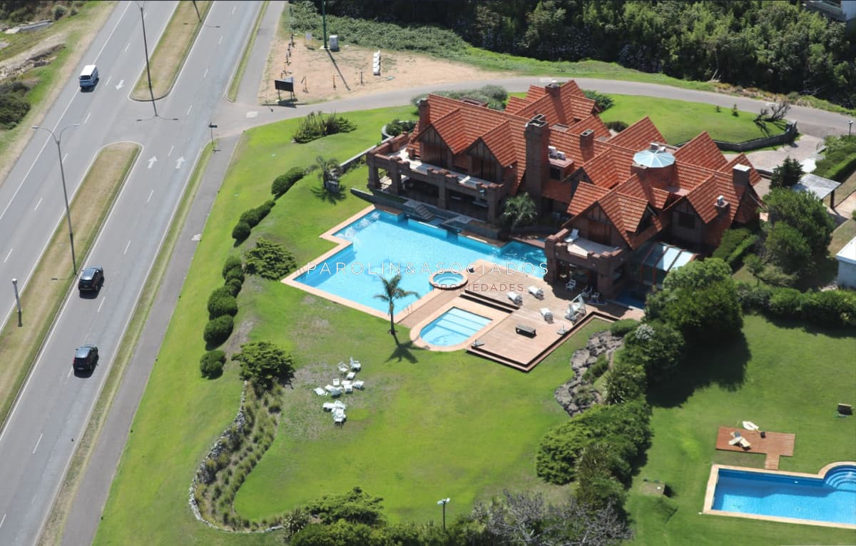 Casa de 7 dormitorios en venta, Pinares Punta del Este