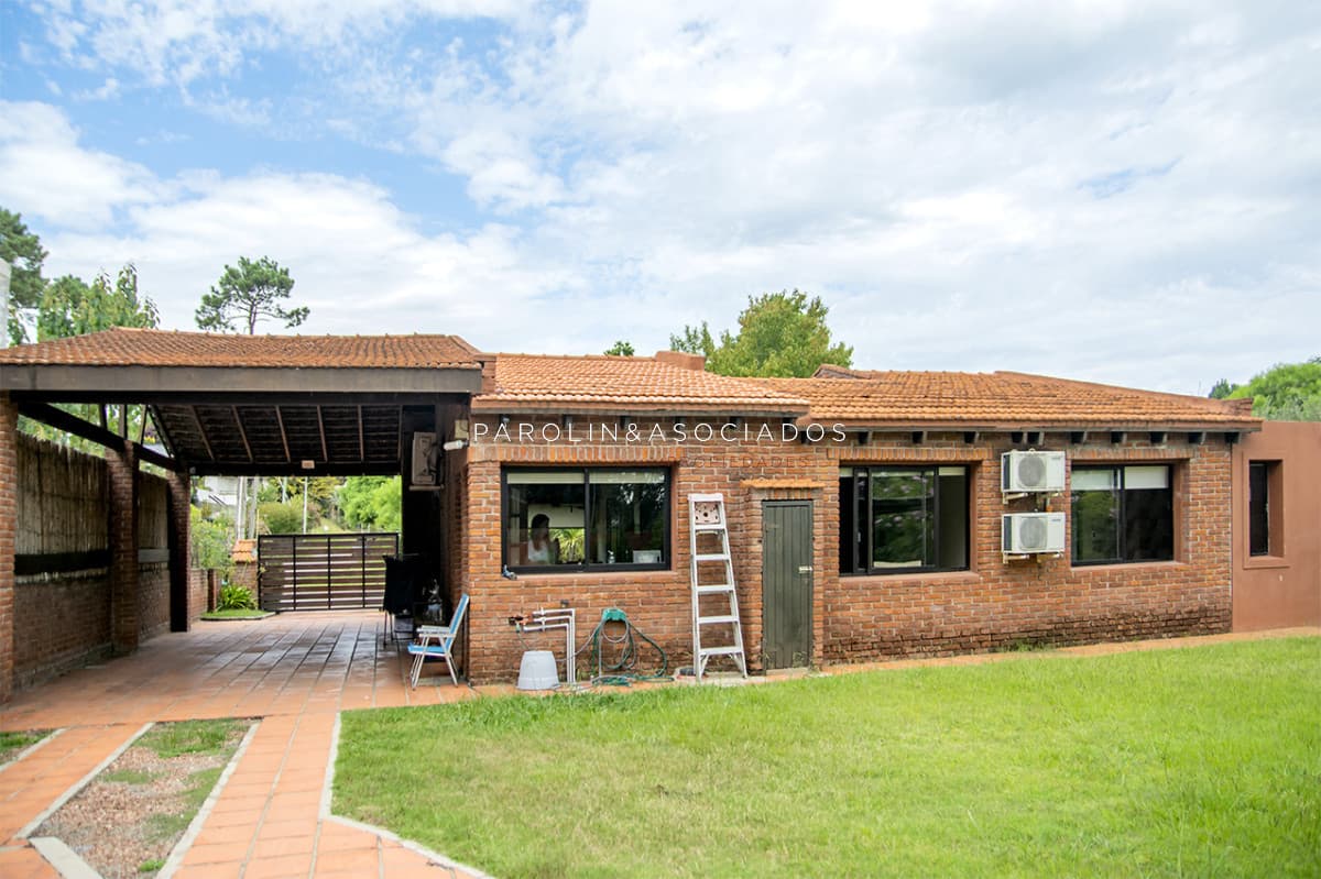 En venta casa de 3 Dormitorios en Jardines de Córdoba con Barbacoa