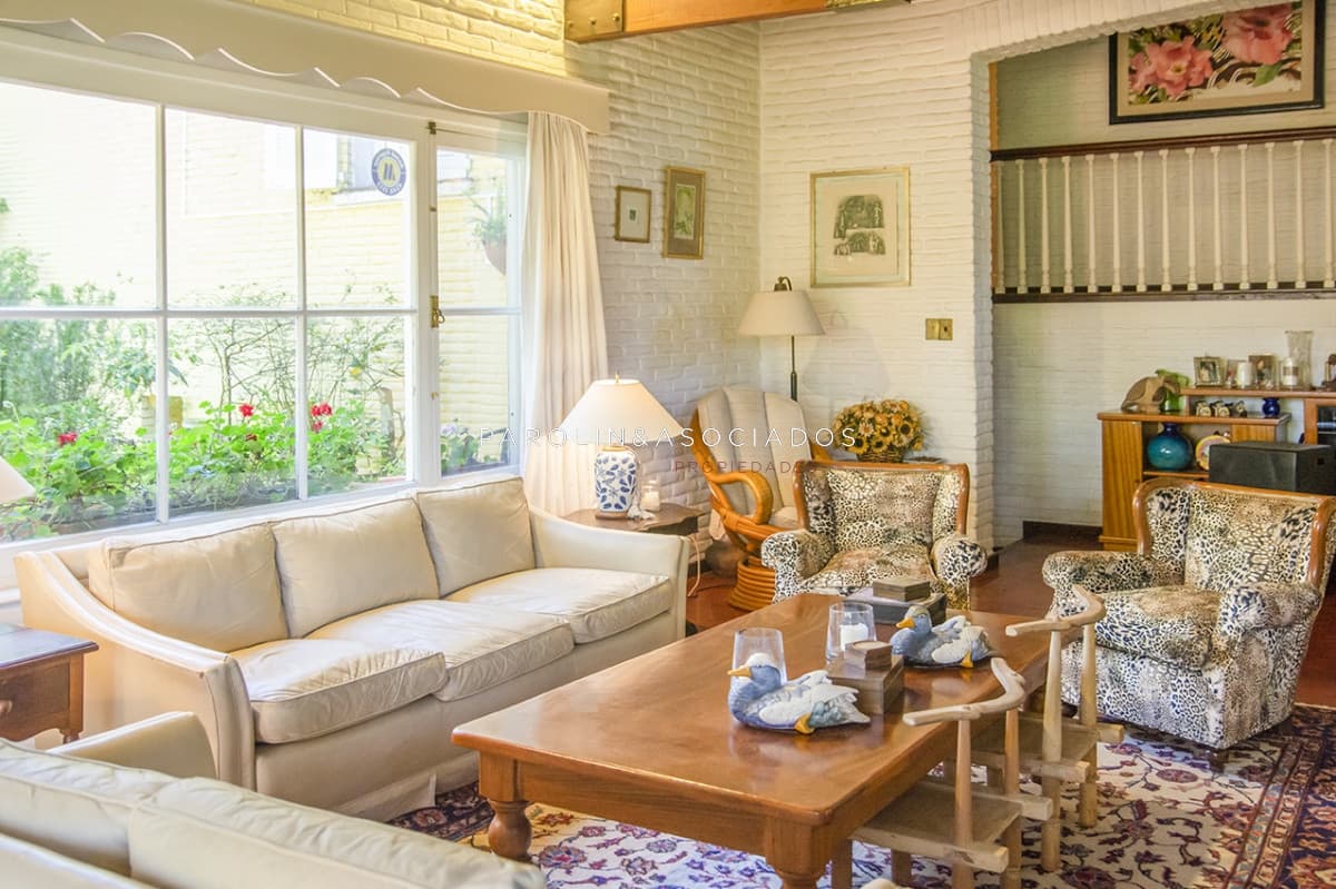 Hermosa casa en venta de 3 dormitorios en Mansa, Punta del Este.