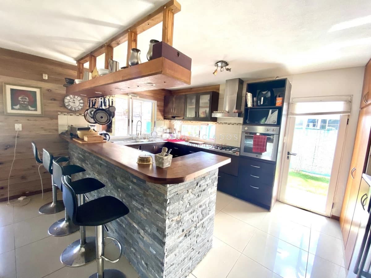 Venta de casa en barrio privado la residence, 4 dormitorios en Punta del Este .