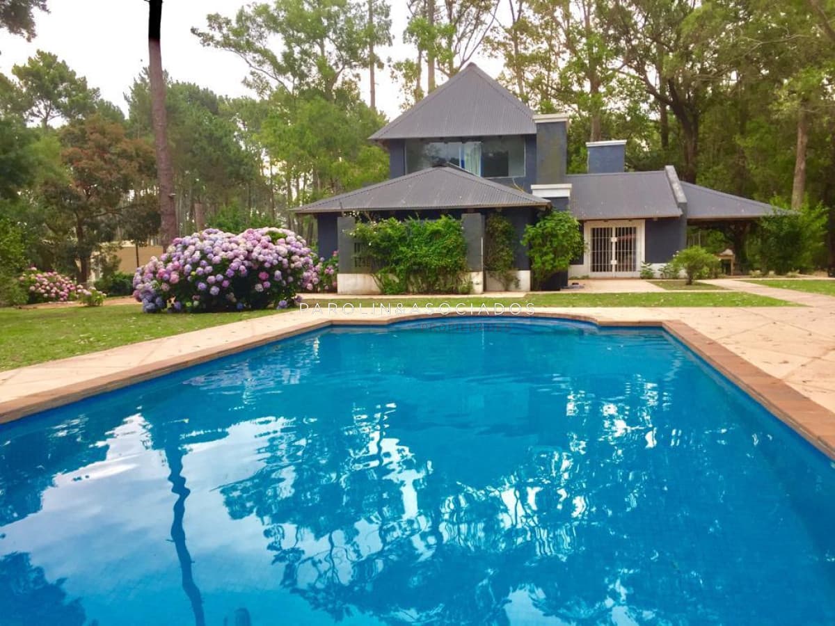 Vende casa de 4 dormitorios en Pinares, Punta del Este