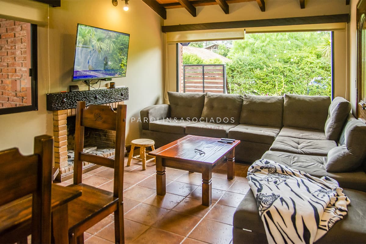 En venta casa de 3 Dormitorios en Jardines de Córdoba con Barbacoa