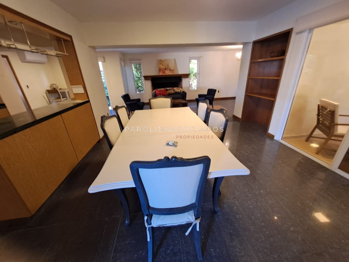 Espaciosa Casa en Barrio Privado de 6 dorm y piscina en Punta del Este