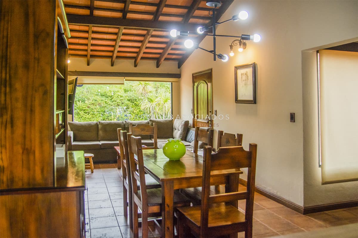 En venta casa de 3 Dormitorios en Jardines de Córdoba con Barbacoa