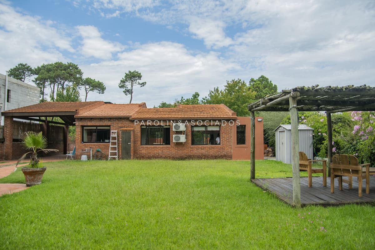 En venta casa de 3 Dormitorios en Jardines de Córdoba con Barbacoa
