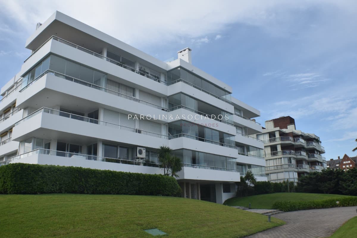Apartamento en venta 3 dormitorios en Esturión, Punta del Este.